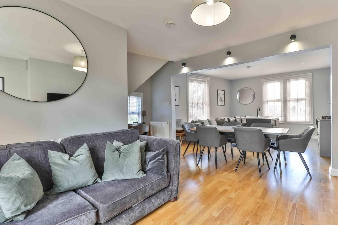 Stylish & Spacious 3 Bed Apartment With Parking Sheffield Luaran gambar