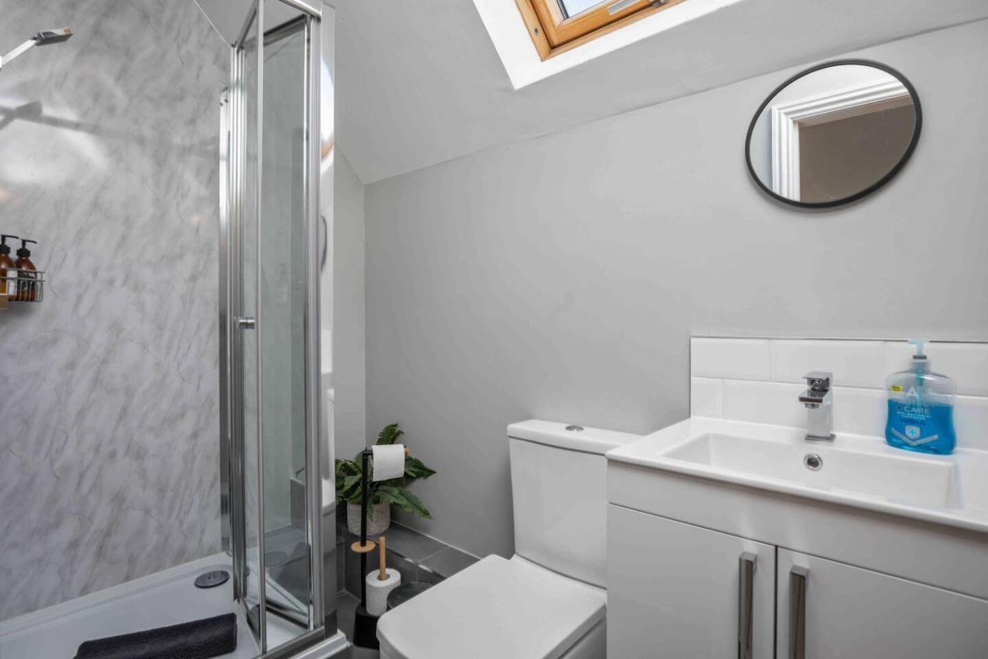 Stylish & Spacious 3 Bed Apartment With Parking Sheffield Luaran gambar