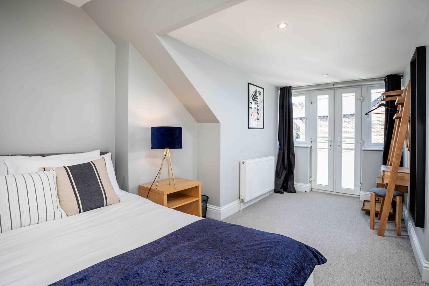 Stylish & Spacious 3 Bed Apartment With Parking Sheffield Luaran gambar