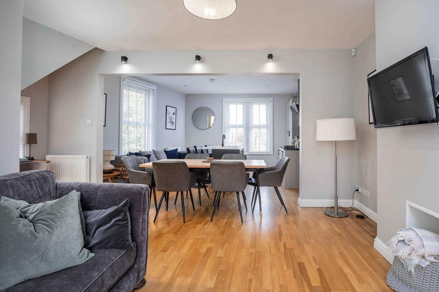 Stylish & Spacious 3 Bed Apartment With Parking Sheffield Luaran gambar