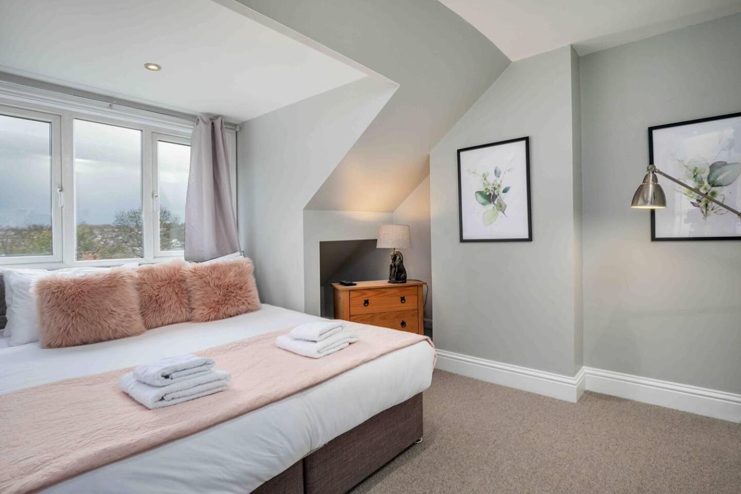 Stylish & Spacious 3 Bed Apartment With Parking Sheffield Luaran gambar